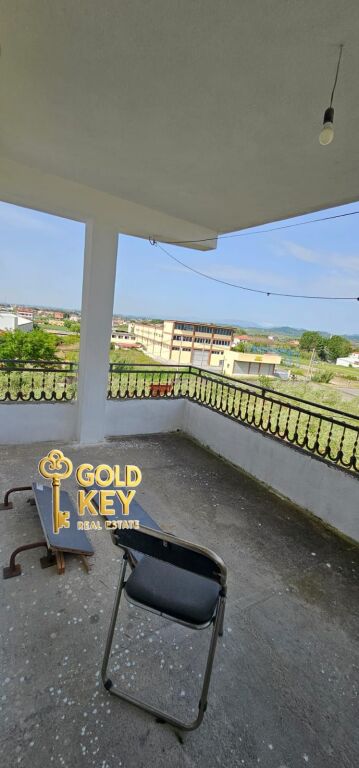🏡 VENDESI 2 VILLE CON 6000M2 TERRENO  1000m2 TERRENO COLTIVABILE PARTE SHIJAK
