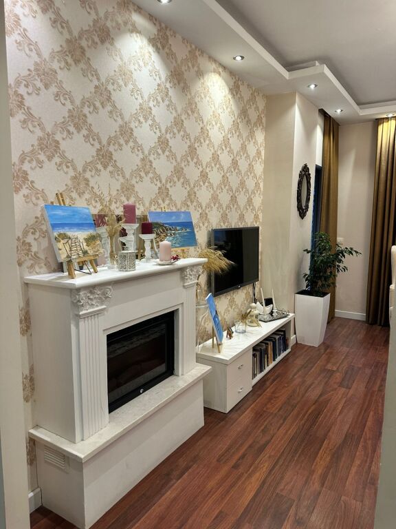Jepet me qira apartament 2+1 në qendër të Durrësit