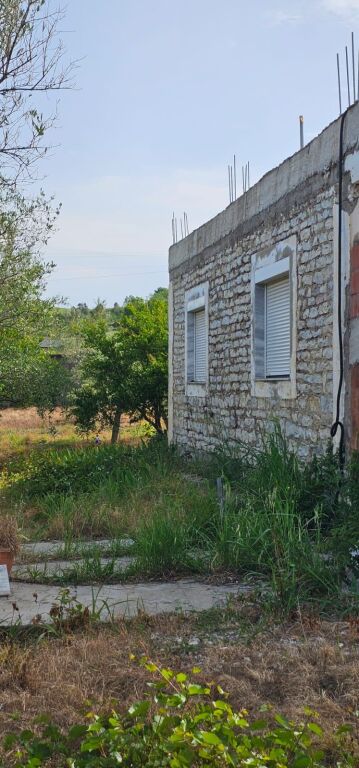 🏡 VENDESI 2 VILLE CON 6000M2 TERRENO  1000m2 TERRENO COLTIVABILE PARTE SHIJAK
