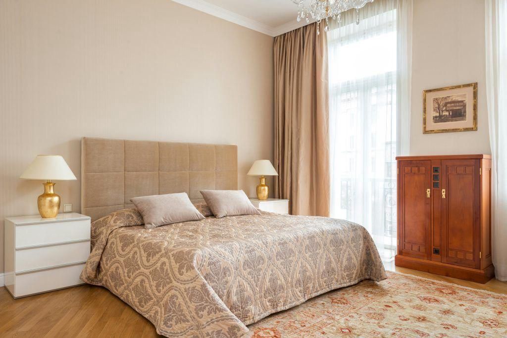 Rruga e Durresit , afer me qendren, jepet me qera apartament 1+1.