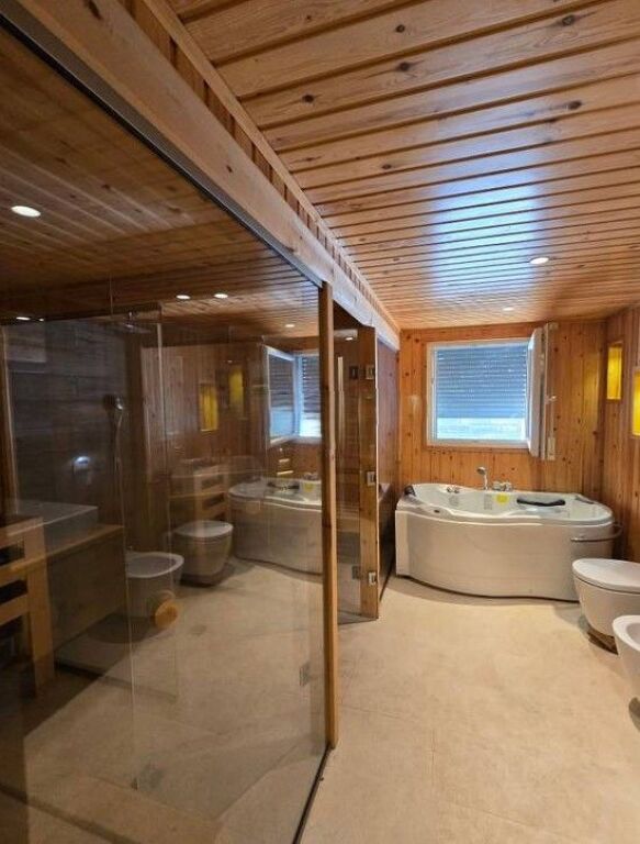 Vilë Luksoze për Shitje në Long Hill Residence – Investim PREMIUM &amp; GATI për Banim