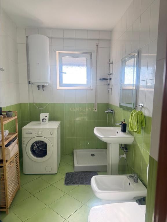 Shitet Apartament 2+1+depo Kompleksi Gener 2 !