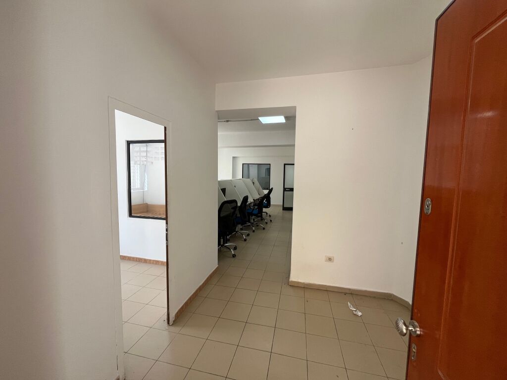 Qira, Ambient për zyra, Pazari i Ri, Tiranë