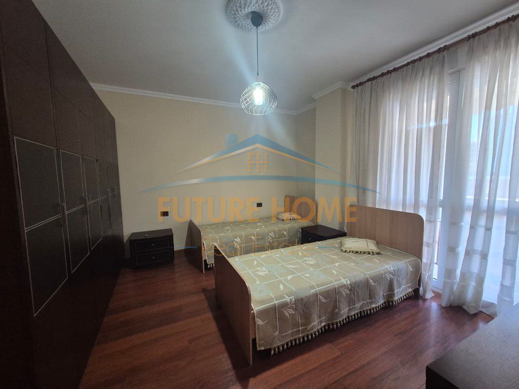 Shitet Apartament 2+1, Bulevardi Zhan Dark, Prane Ministrise se Jashtme