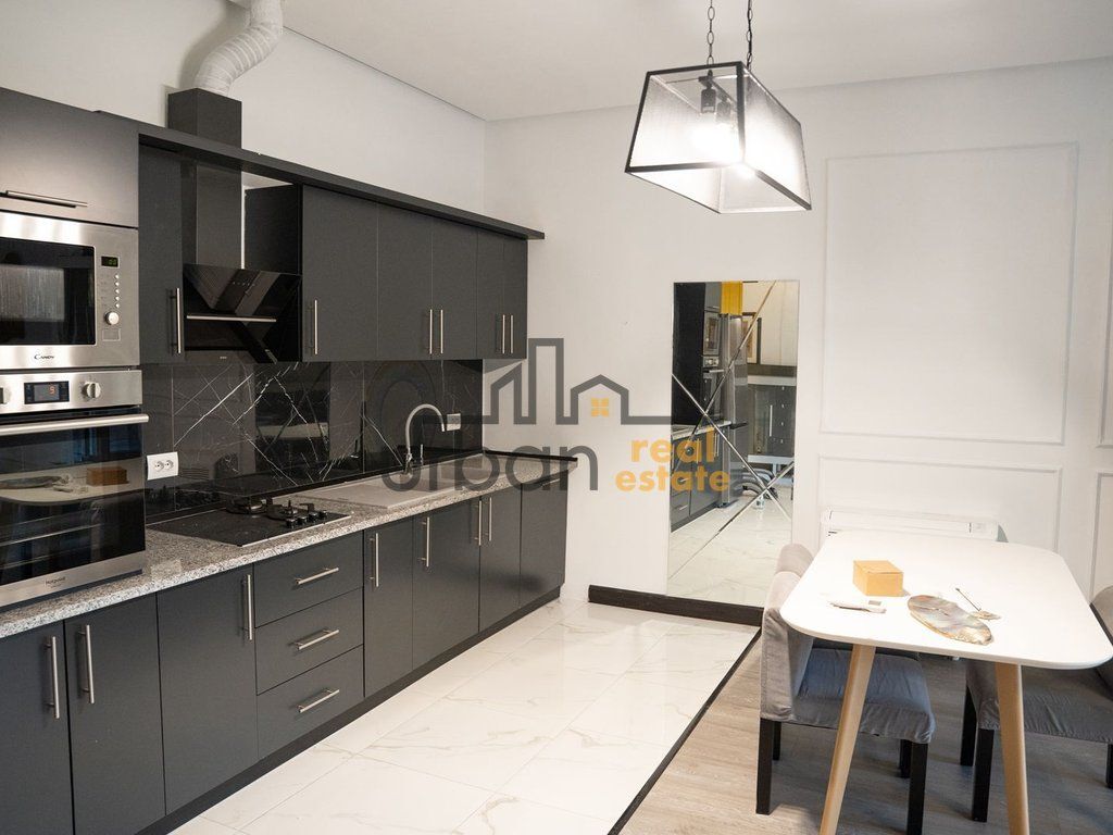 Shitet, Vilë , Bërzhitë, Tiranë - 600000€ | 2500 m²