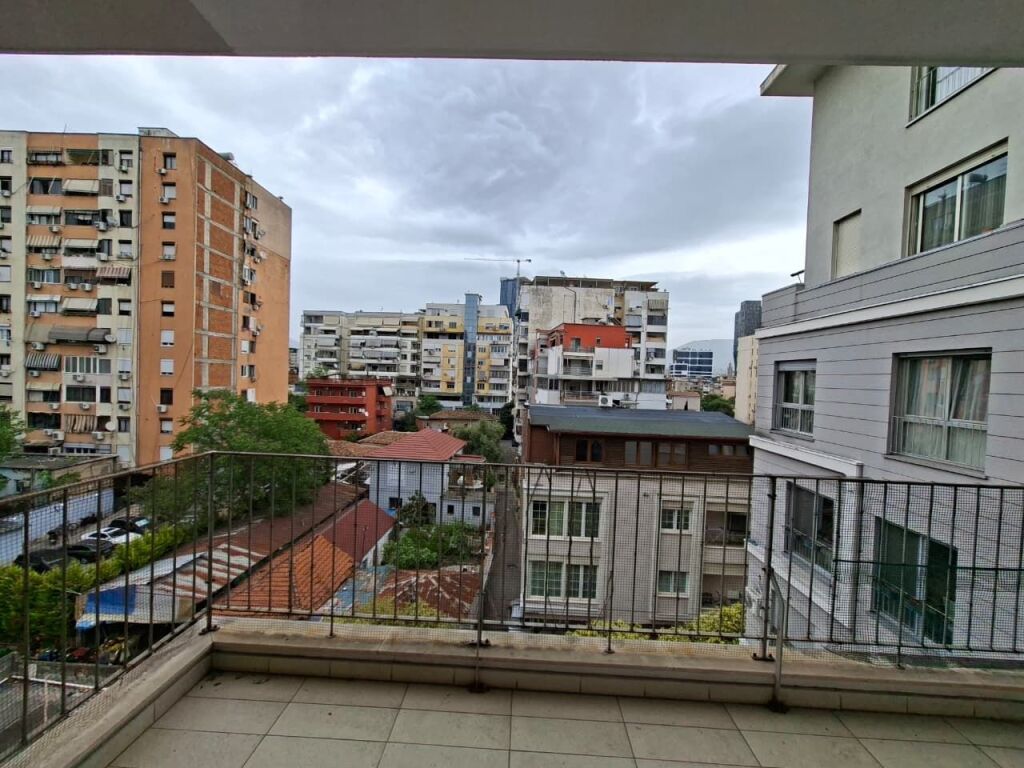 🏠 In Affitto: Super Appartamento 1+1 &amp; 1 Balcone (📍Centro – Via Kavajës) 🔥 Posizione Perfetta || 5 min dal Centro | 80.000 Lek / Mese 💶