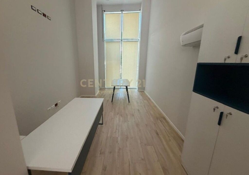 AFFITTIAMO UFFICIO, VICINO A JUVENILJA CASTLE!