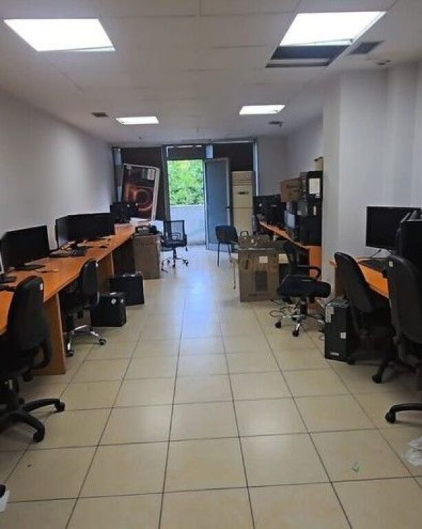 In vendita, Locale Commerciale, Condor Center, Tirana