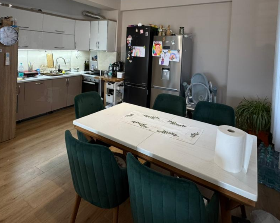 Qera, Apartament 2+1+2 + 2 Poste Parkimi, Liqeni i Thatë ,Tirane .