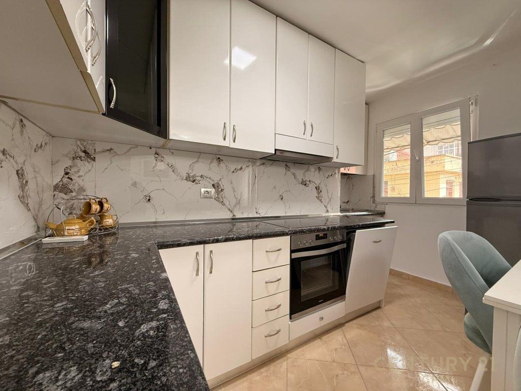 APARTAMENT 1+1 ME QIRA PRANE 21 DHJETORIT! 550 € /Muaj Sip. Totale  63m2