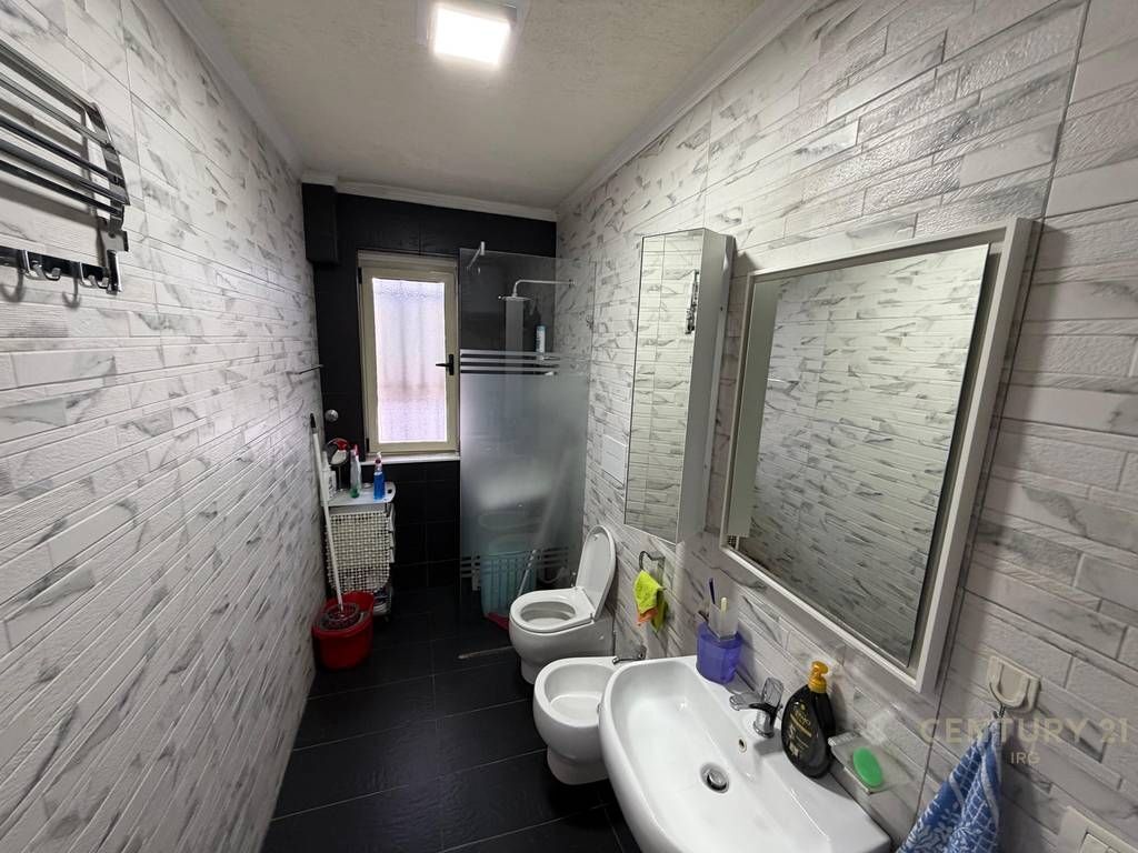 SHESIM apartament 2+1 te Shkolla e Baletit !