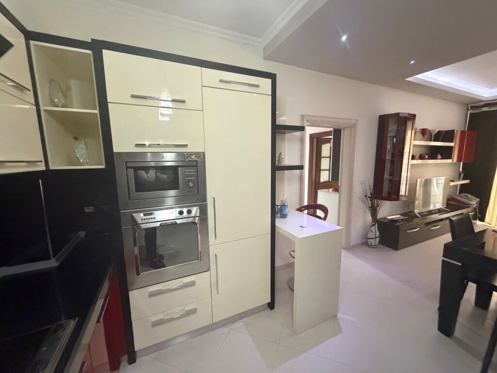 2+1,arredato al lago secco,700 euro