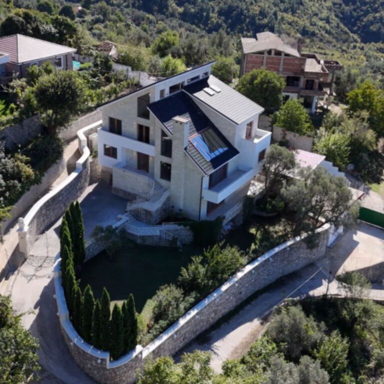 Villa in affitto, Petrela