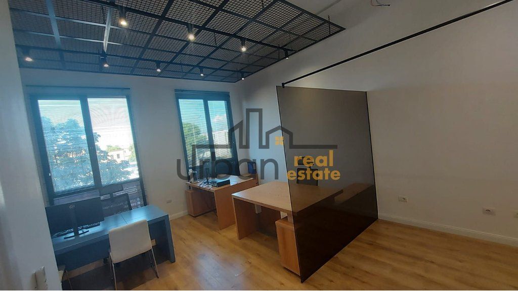 Shitet Ambient Zyre te Rr Kongresi Manastirit, Tiranë - 105,000€ | 42 m²