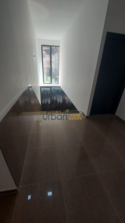 Shitet Ambient Zyre te Rr Kongresi Manastirit, Tiranë - 105,000€ | 42 m²