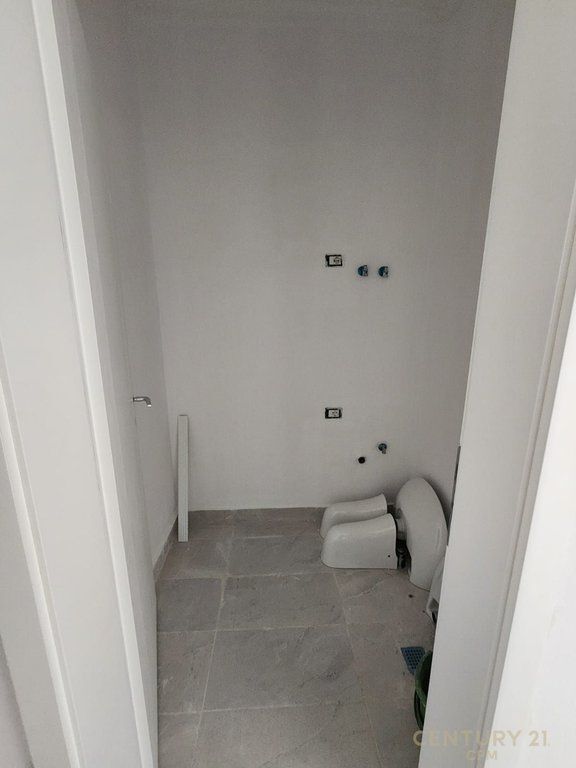 Apartament 2+1+2 për shitje tek Radisoni Liqeni i Thatë, Tiranë