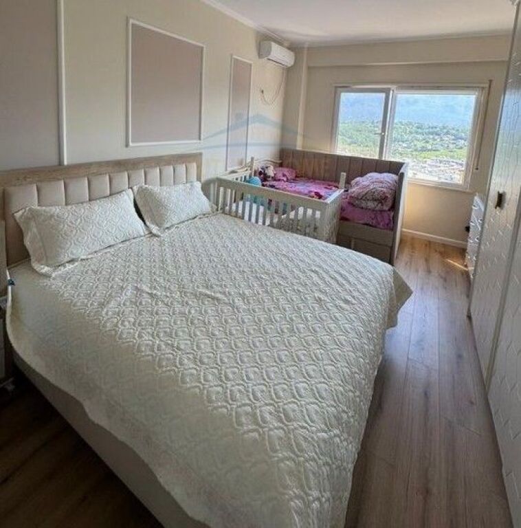 Rent, Apartment 2+1+2 + 2 Parking Spaces, Dry Lake, Tirana .