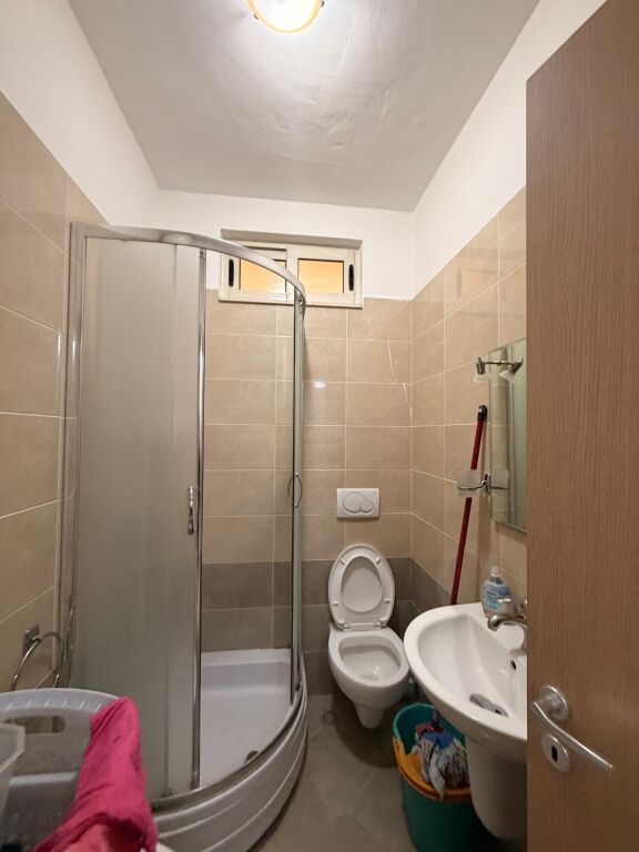 Apartament me qera