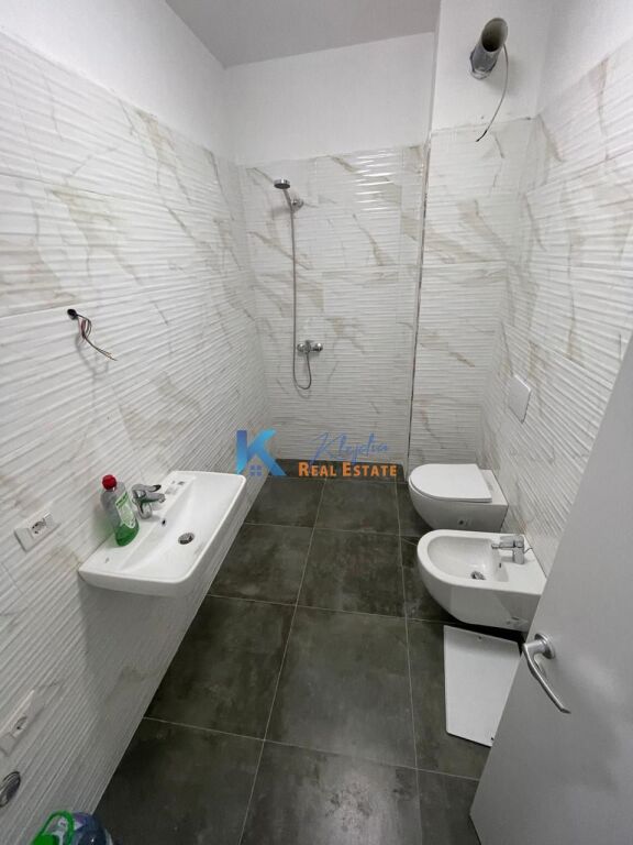 Locale per ufficio in affitto a Bulevardi i Ri (all'inizio)