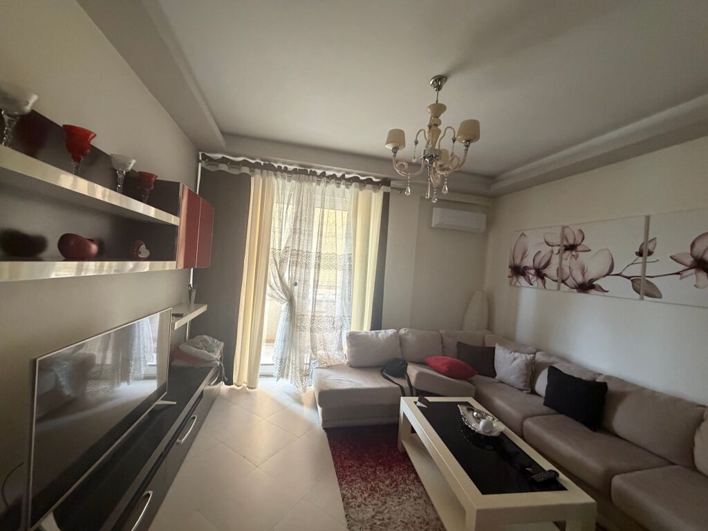 2+1,arredato al lago secco,700 euro