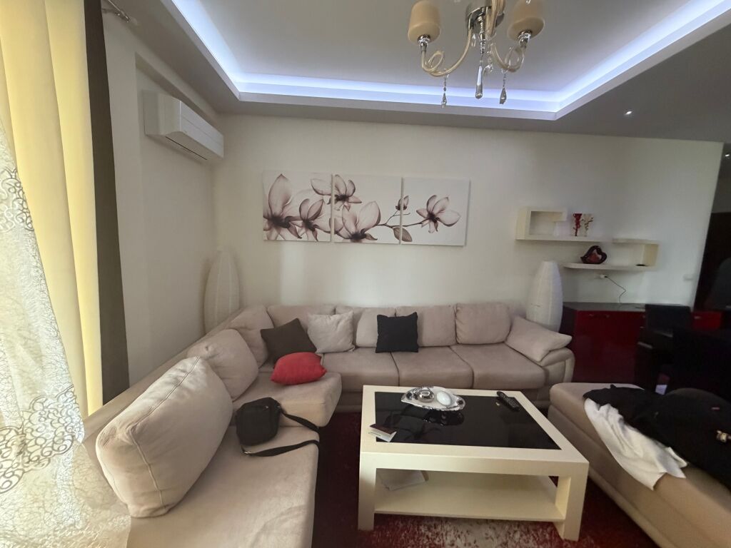 2+1,arredato al lago secco,700 euro