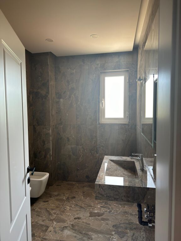 Apartment 2+1 for sale "Uji Ftohte" Vlore near Le Pallazine