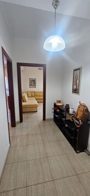 Appartamento 1+1+balcone in Affitto a Komuna Parisit