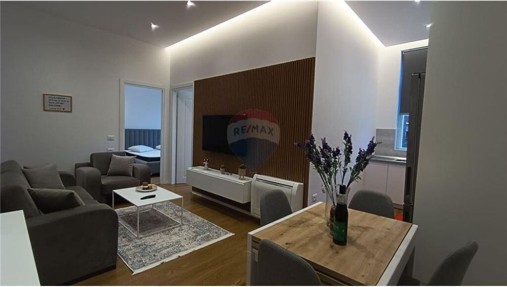 Jepet  me qira apartament 2+1 ne Rruge te Durresit , ngjitur me Bllokun e Ambasadave.