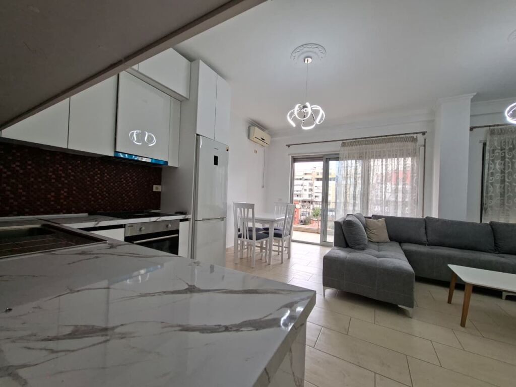 🏠 In Affitto: Super Appartamento 1+1 &amp; 1 Balcone (📍Centro – Via Kavajës) 🔥 Posizione Perfetta || 5 min dal Centro | 80.000 Lek / Mese 💶