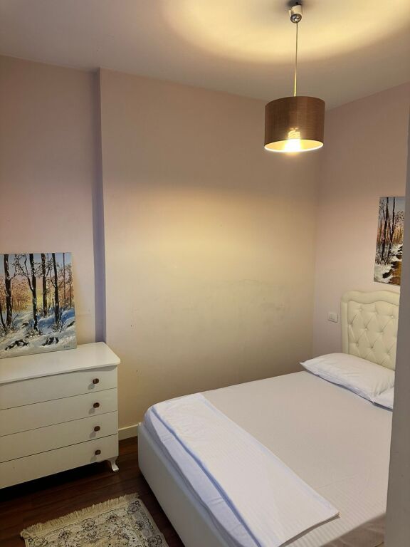 Jepet me qira apartament 2+1 në qendër të Durrësit