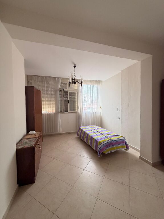 Apartament me qera