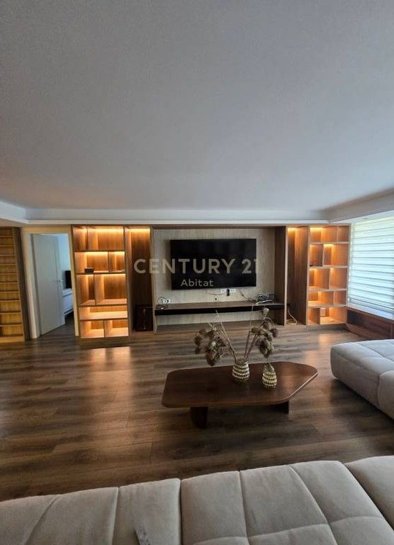 Vilë Luksoze për Shitje në Long Hill Residence – Investim PREMIUM &amp; GATI për Banim