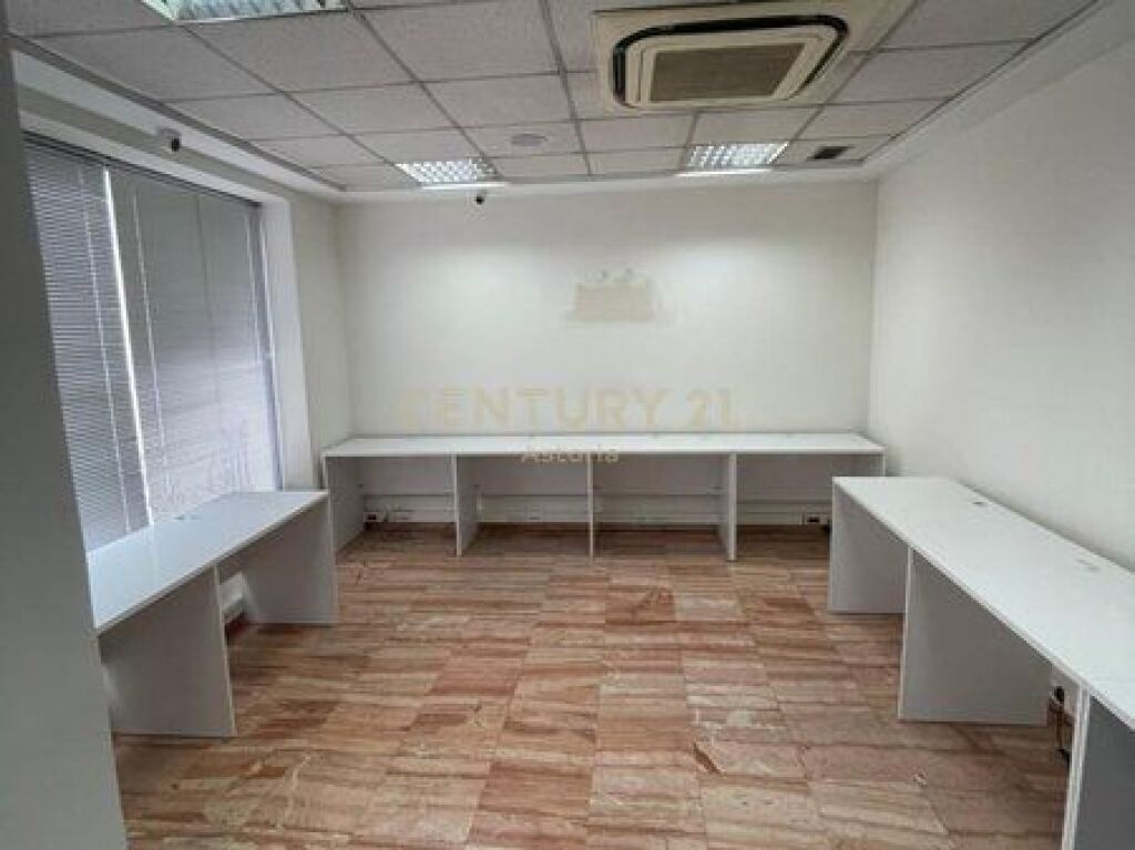 Super Vile me Qira te Rruga e Durresit- Ideale per biznesin tuaj!