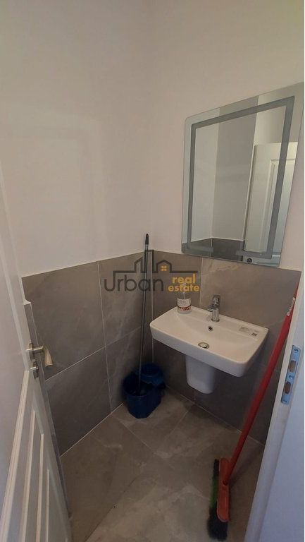 Shitet Ambient Zyre te Rr Kongresi Manastirit, Tiranë - 105,000€ | 42 m²