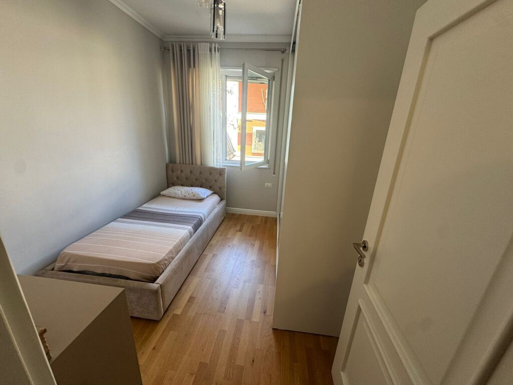 SHITET APARTAMENT 3+1, LIQENI I THATE