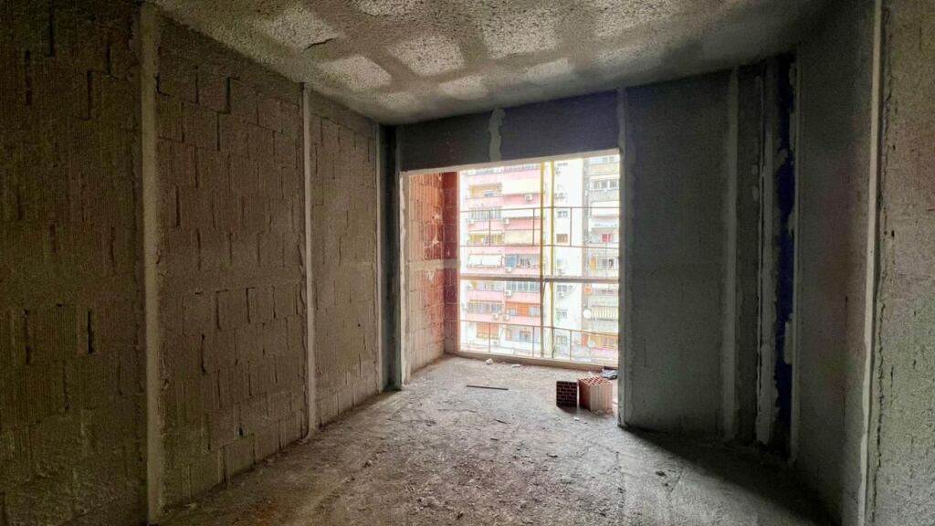 IN VENDITA: 1+1 +1 Posto Auto🅿️📍Ex Campo di Aviazione (Via Dritan Hoxha) - 130.000€ - Sup. 74m² - Accesso rapido alle zone principali🚀