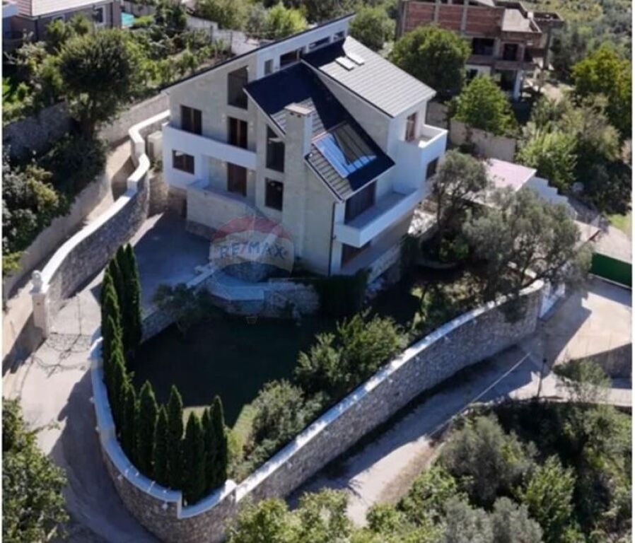 Villa for rent, Petrele