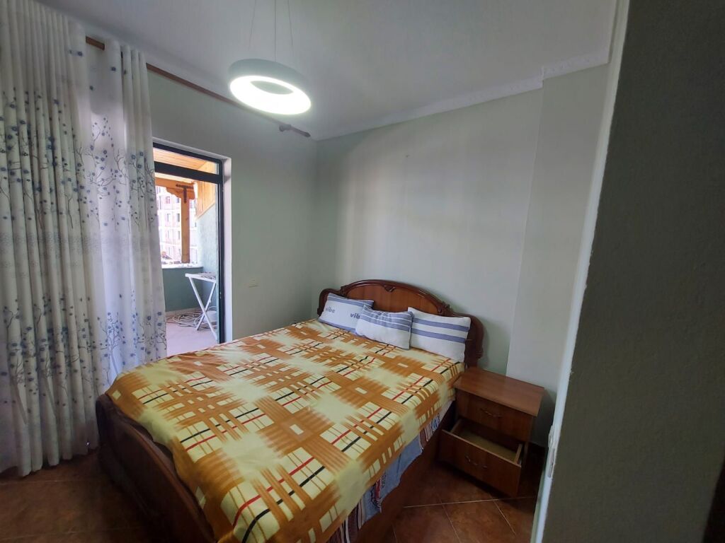 Shitet Apartament 2+1  Golem
