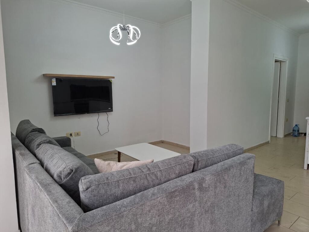 🏠 In Affitto: Super Appartamento 1+1 &amp; 1 Balcone (📍Centro – Via Kavajës) 🔥 Posizione Perfetta || 5 min dal Centro | 80.000 Lek / Mese 💶