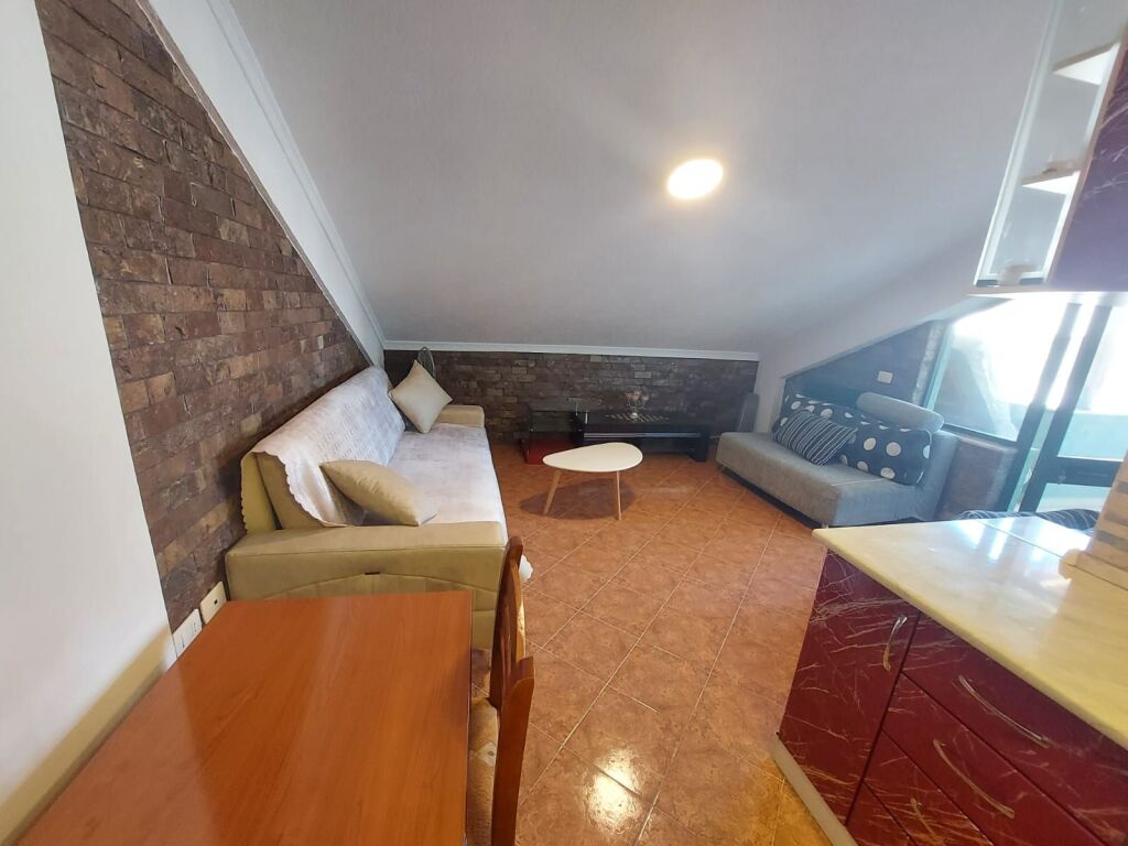 Shitet Apartament 2+1  Golem