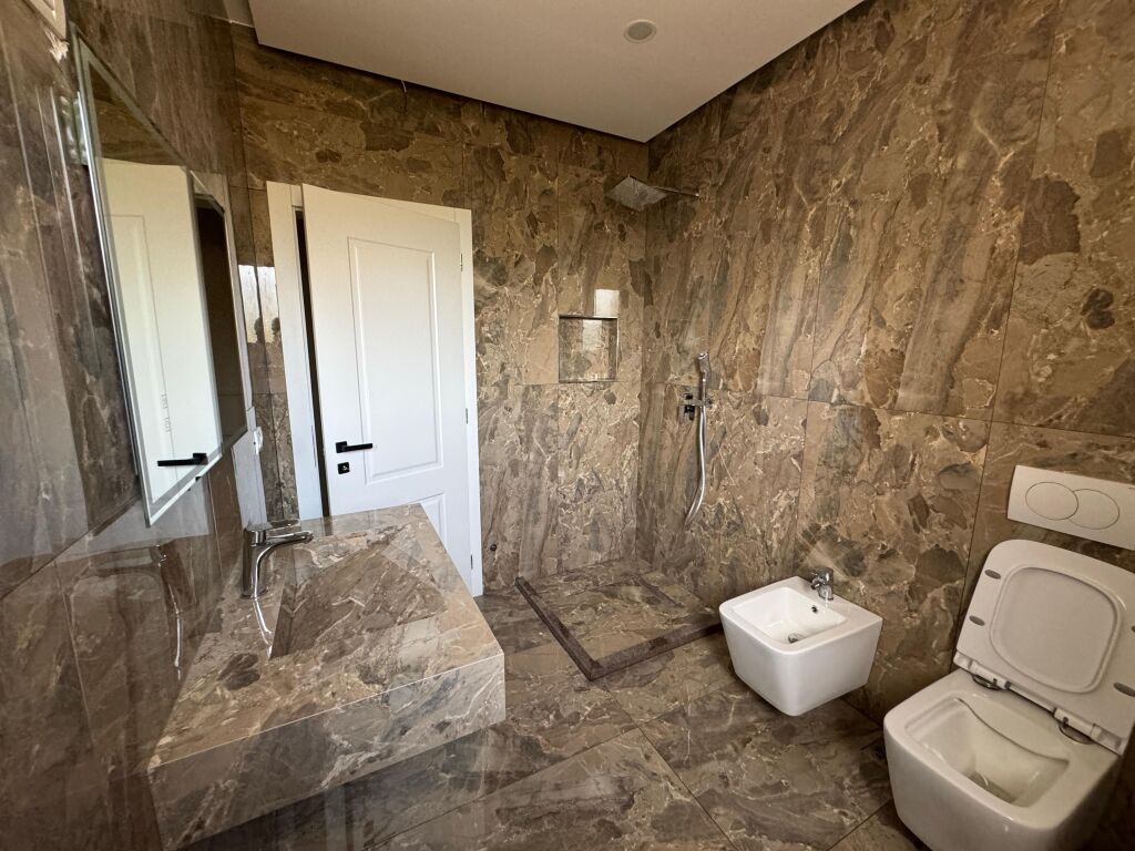 Apartment 2+1 for sale "Uji Ftohte" Vlore near Le Pallazine
