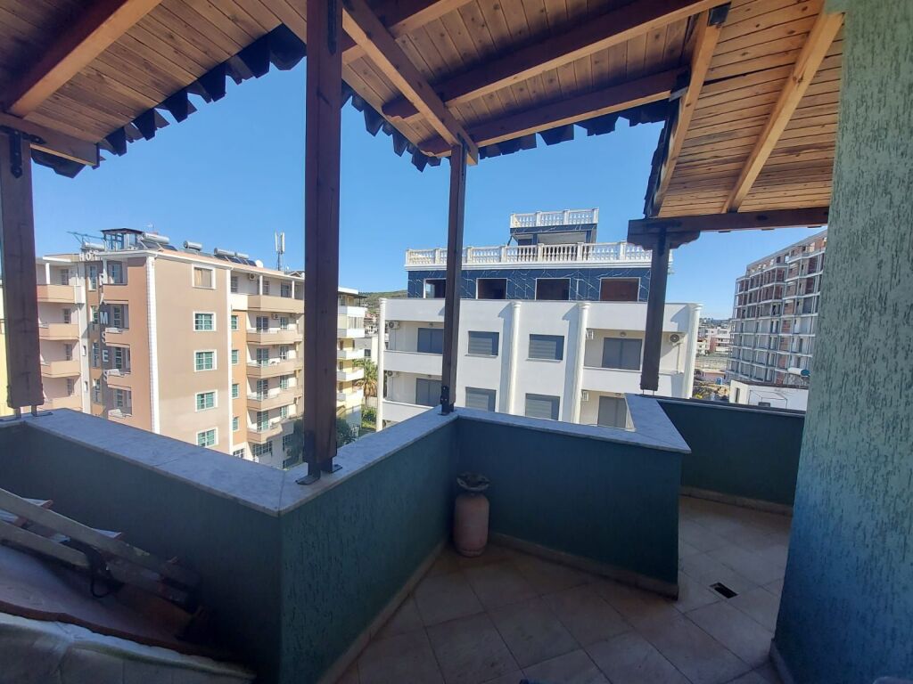 Shitet Apartament 2+1  Golem