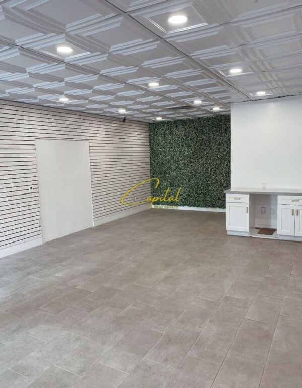 SHOP FOR SALE 25 M2 BARDHYL STREET 190,000 EURO