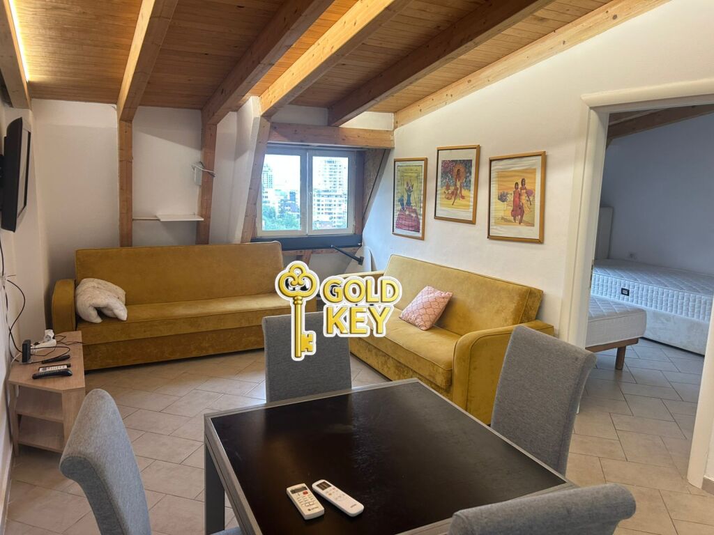 🏡 APARTAMENT ME QERA 2+1 – SHKOLLA ITALIANE VOLLGA DURRES