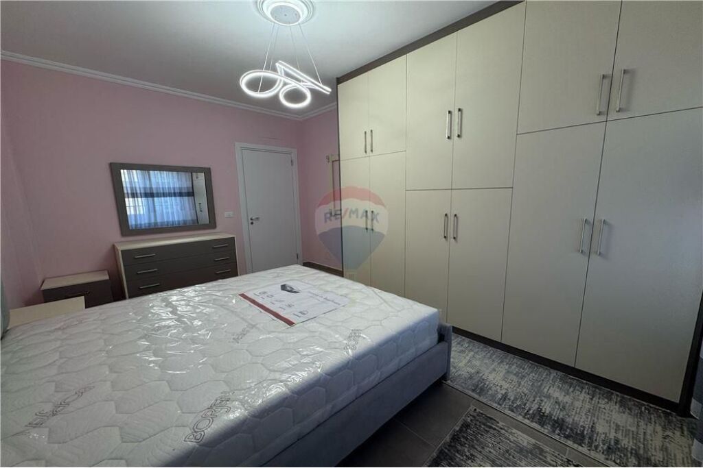 Appartamento 2+1 +2 in affitto all'inizio del Nuovo Boulevard, via "Karl Gega".