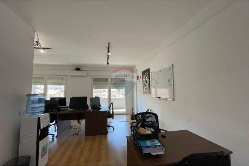 Ufficio - In Affitto - Centro Kristal, Tirana