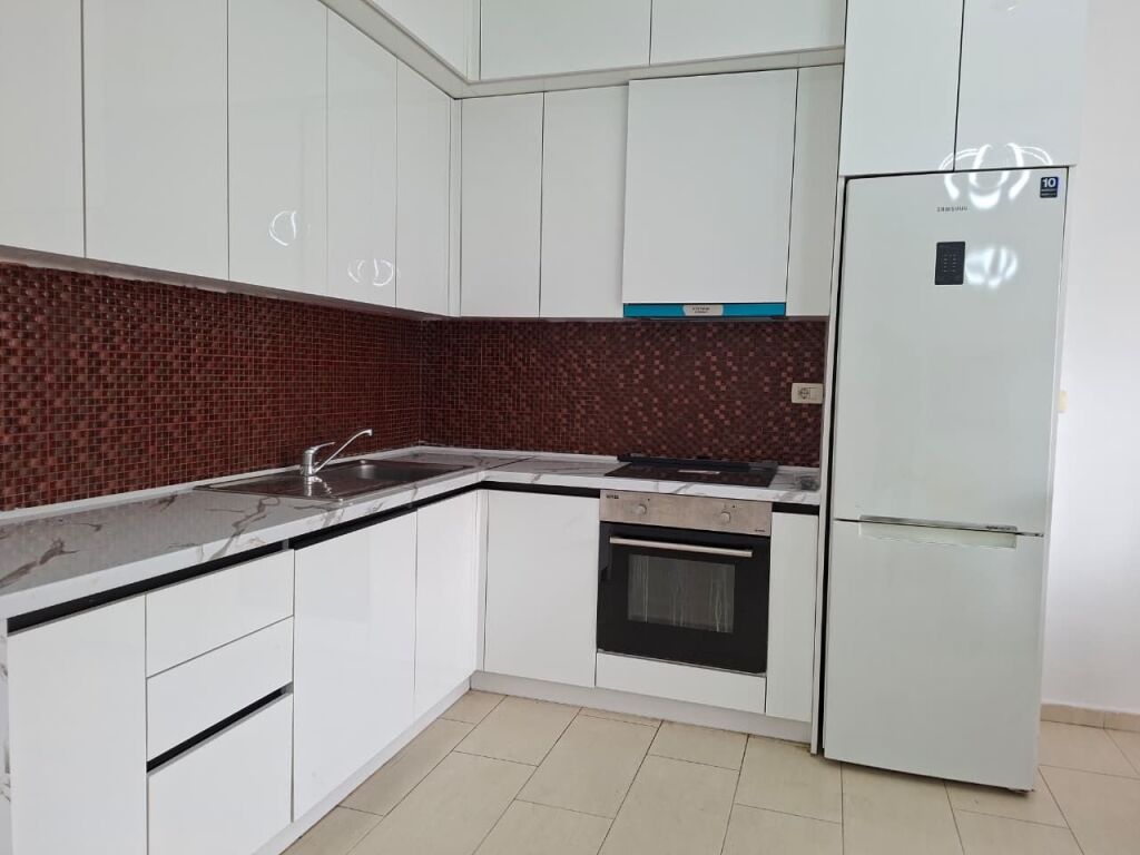 🏠 In Affitto: Super Appartamento 1+1 &amp; 1 Balcone (📍Centro – Via Kavajës) 🔥 Posizione Perfetta || 5 min dal Centro | 80.000 Lek / Mese 💶