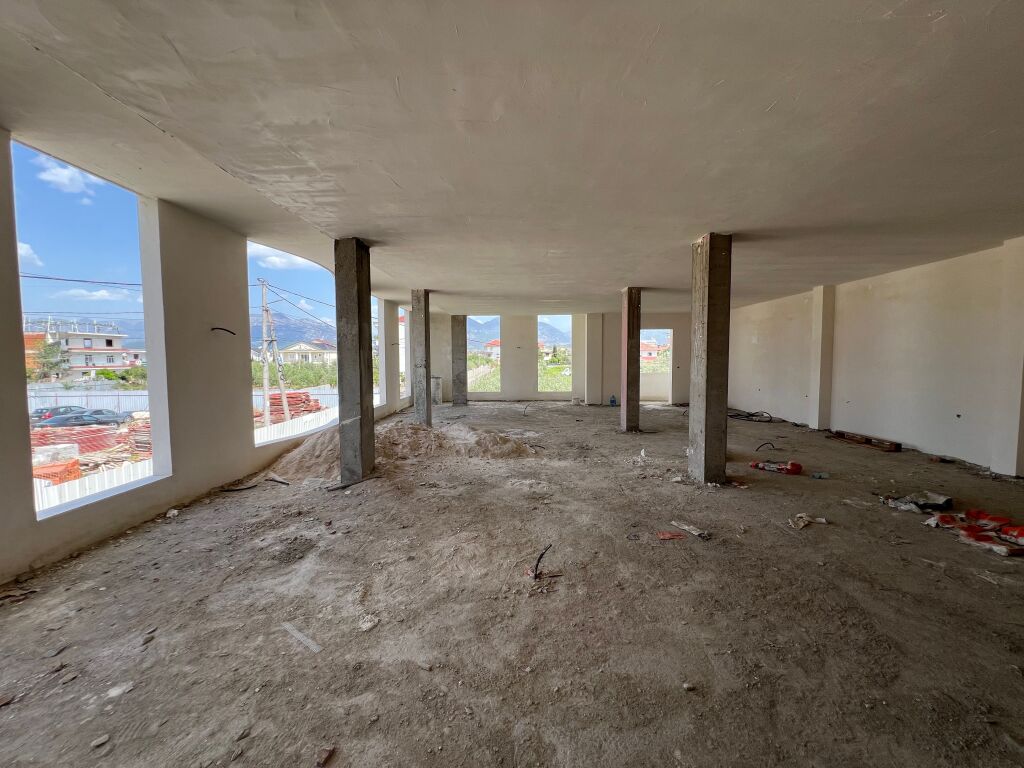 🏢 Edificio di 2 piani in affitto a Kamëz.