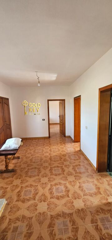 🏡 VENDESI 2 VILLE CON 6000M2 TERRENO  1000m2 TERRENO COLTIVABILE PARTE SHIJAK

