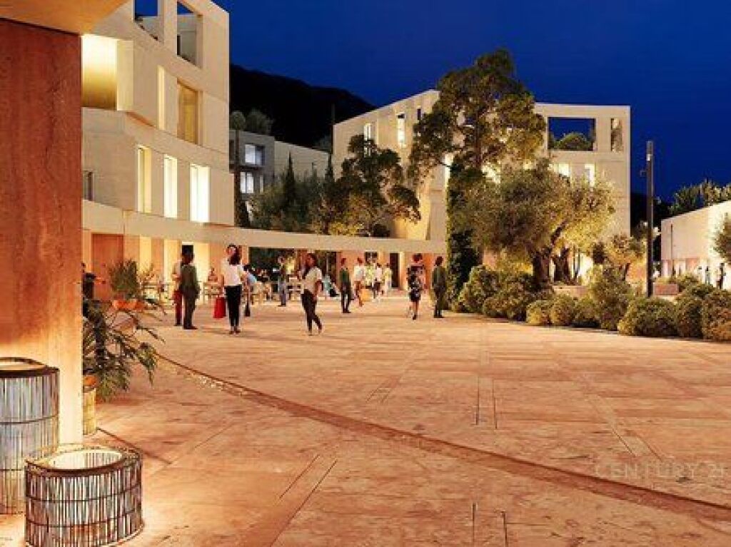 INTERA PROPRIETÀ RESIDENZIALE NELLA RESIDENZA SUNPALASE RESIDENCE!